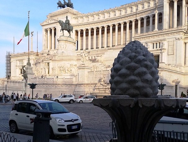 Fontana della Pigna