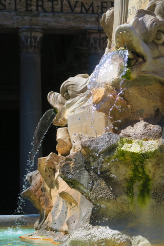 Fontana e Piazza della Rotonda Roma