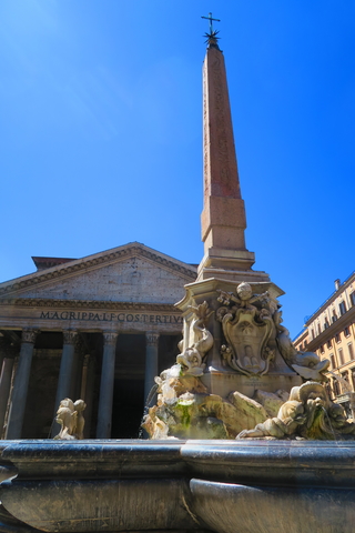 Fontana e Piazza della Rotonda Roma