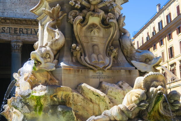 Fontana e Piazza della Rotonda Roma