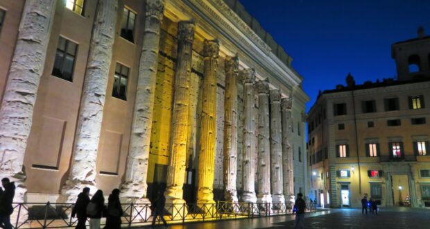 Piazza di Pietra Tempio di Adriano Roma