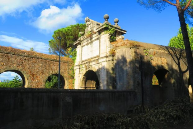 Arco di Paolo V Roma