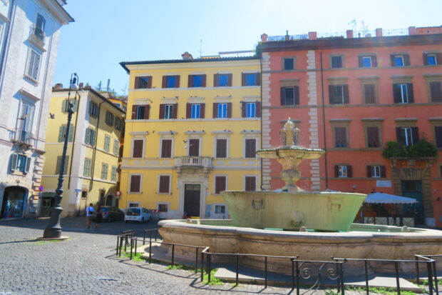 Piazza Farnese Roma