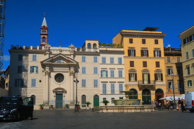 Piazza Farnese Roma
