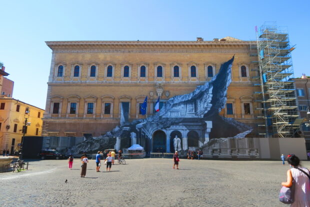 Piazza Farnese Roma