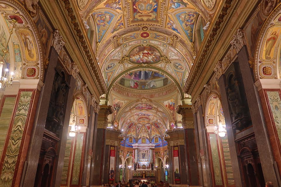 Interno Santuario Madonna Di Pompei Il Santuario di Pompei e la storia della città - MondoVagando