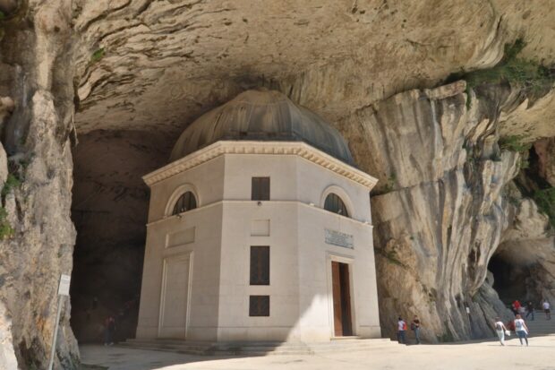 Tempio del Valadier Genga Marche
