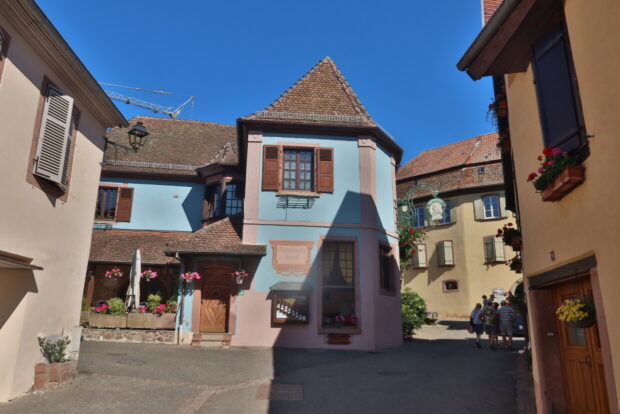 Visitare Hunawihr Alsazia Francia Cicogne
